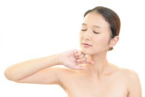 顎下脂肪吸引のダウンタイムはいつまで？経過・仕事復帰・圧迫バンドの工夫を医師が解説
