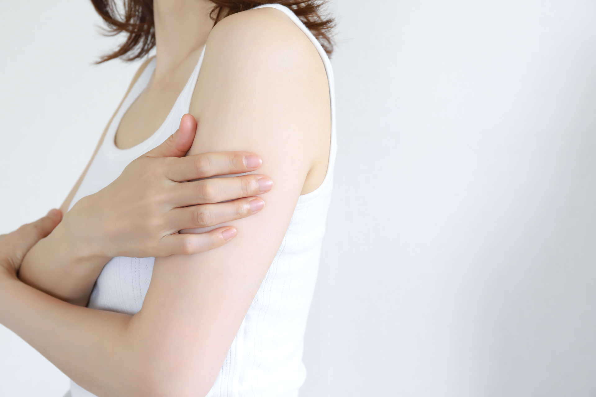 二の腕の脂肪吸引で取れる量は何cc？体型別の目安と少ないと感じたときの対処法を解説
