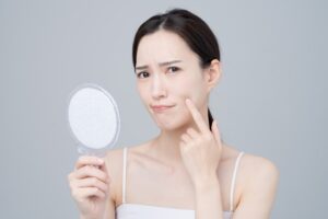 顔の脂肪吸引の腫れのピークはいつ？術後の経過日数と引かないときの受診目安を解説