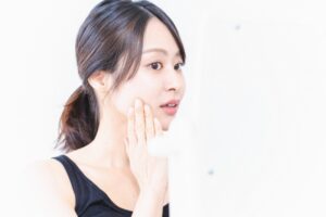 脂肪溶解注射と脂肪吸引の違いは？効果・ダウンタイム・費用と選び方を解説